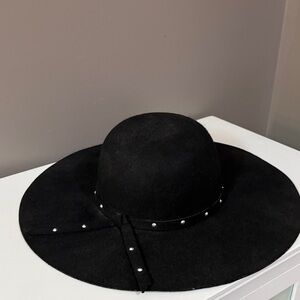Chic Black Studded Women's Hat